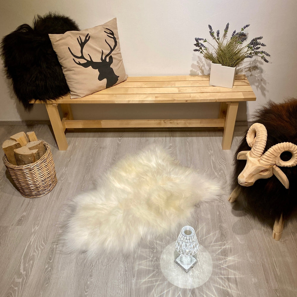 Island-Schaffell-Einzelstueck-naturbelassen