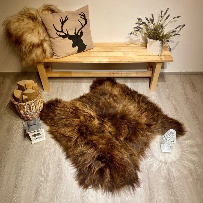 Island Schaffell-Teppich aus 2 Fellen, seitlich aneinander genäht, in Braun