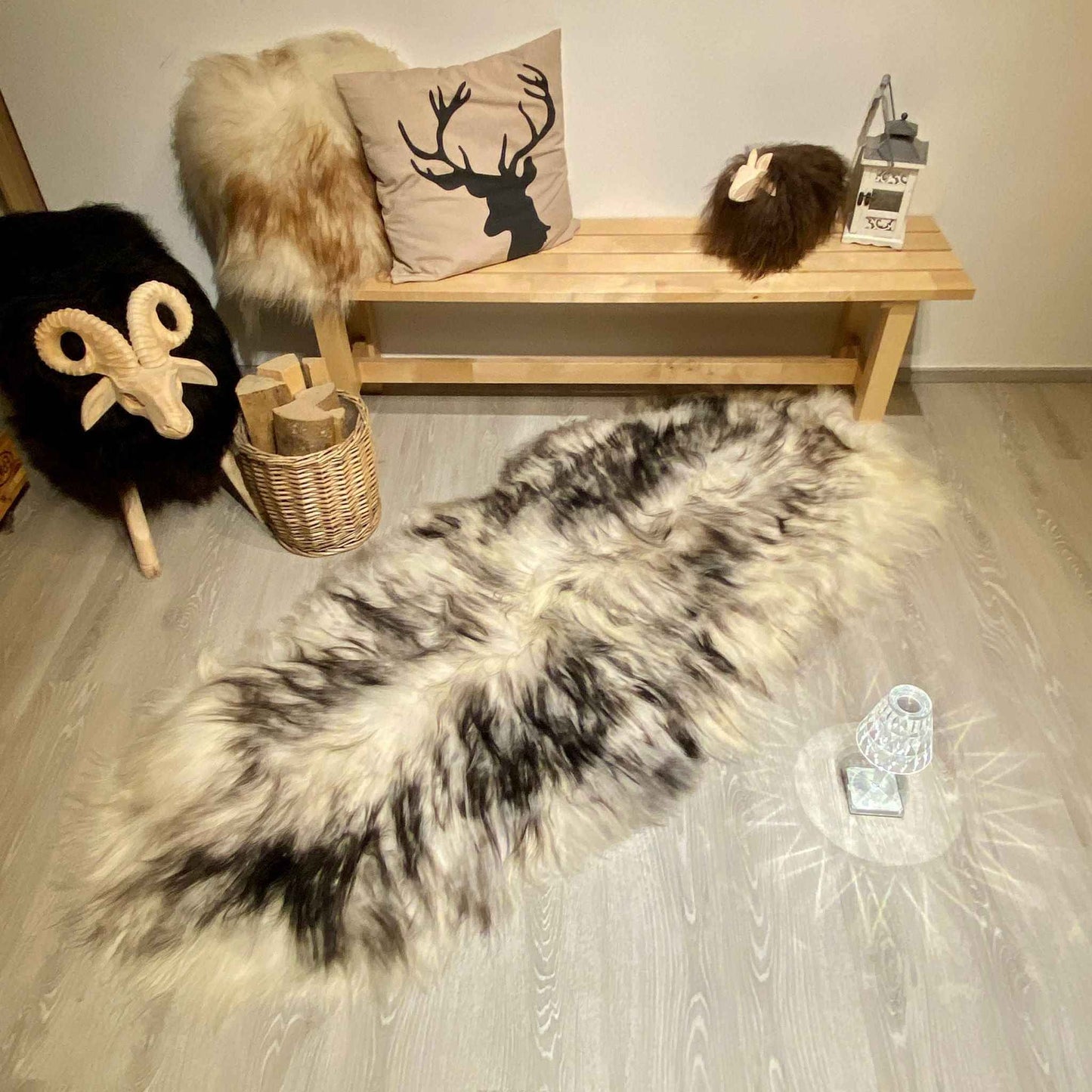 Island Schaffell Teppich Mufflon Schwarz | Läufer | Größe: 200x80cm - FellHaus