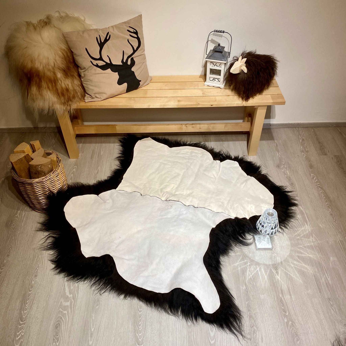 Island Schaffell Teppich Schwarz | 2er Quer | Größe: 120x120cm - FellHaus