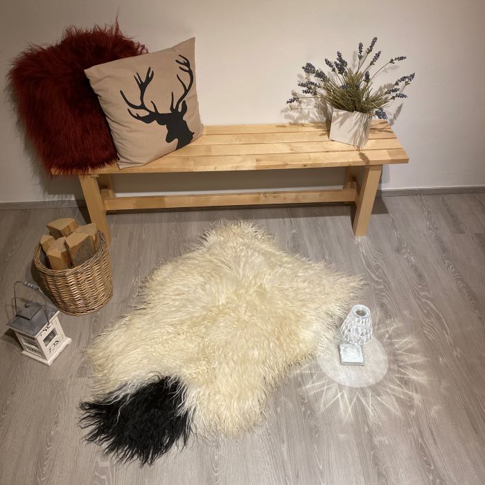 Island Schaffell gelockt weiß schwarz gefleckt