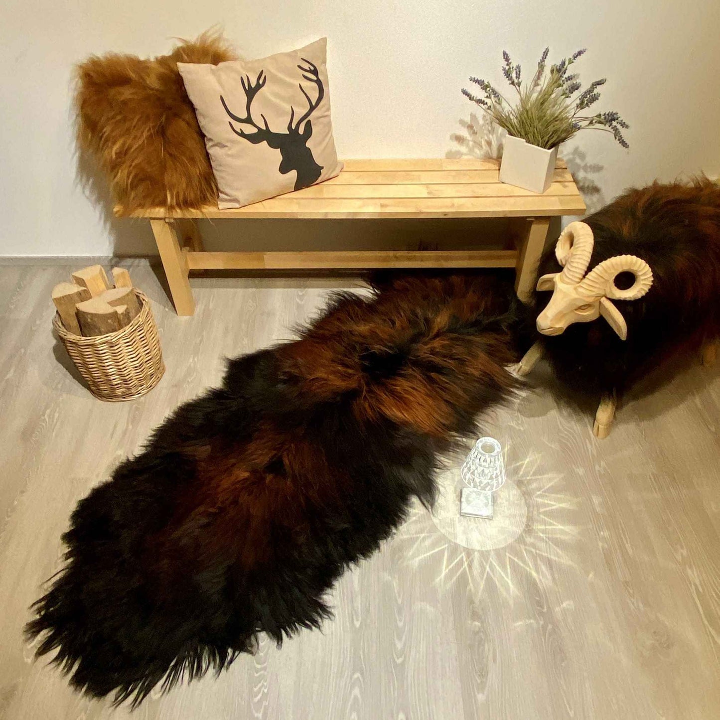 Island Schaffell Teppich Schwarz Rotbraun – Läufer 200x80cm | Model Erde und Feuer - FellHaus