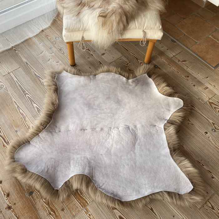 Schaffell Teppich Taupe| 2er Quer | Größe: 110x110cm - FellHaus
