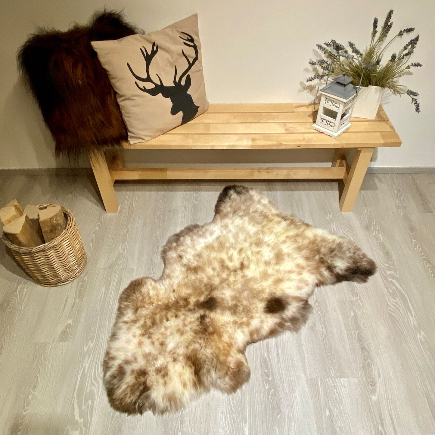 Schaffell Einzelstück weiß braun gefleckt