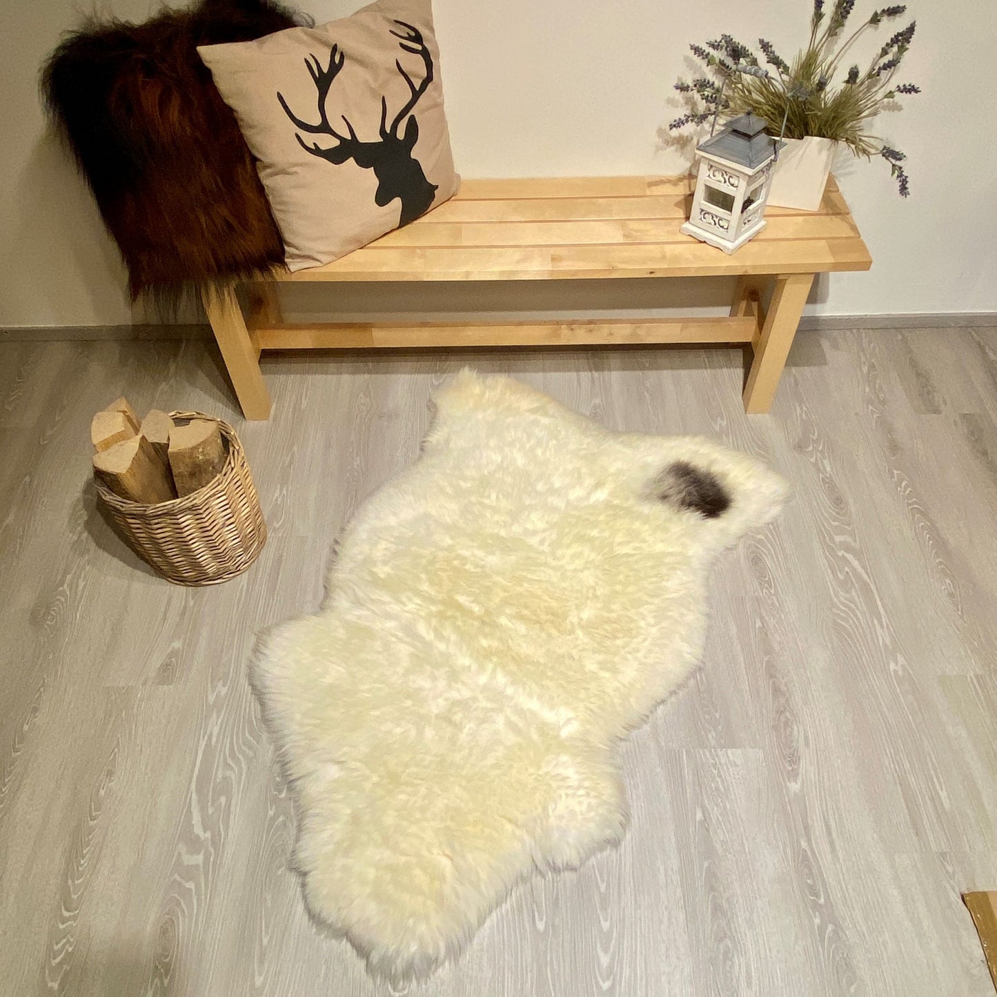 Schaffell Einzelstück naturweiß braun gefleckt