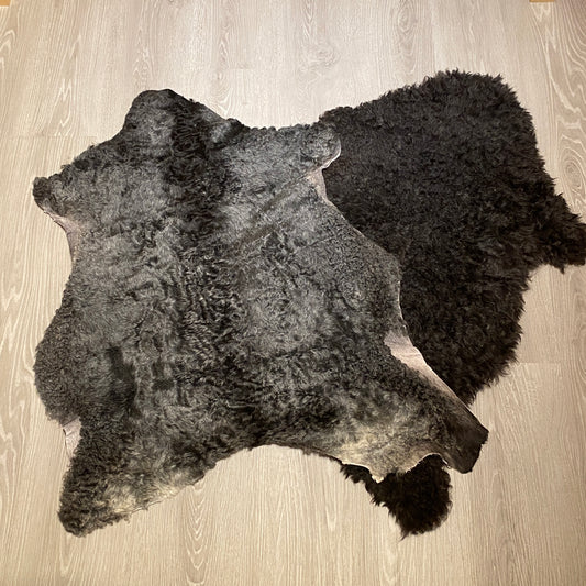 Gotland Schaffell B Ware | Dunkle Farbgebung | Geschoren |  Länge: 90-100cm