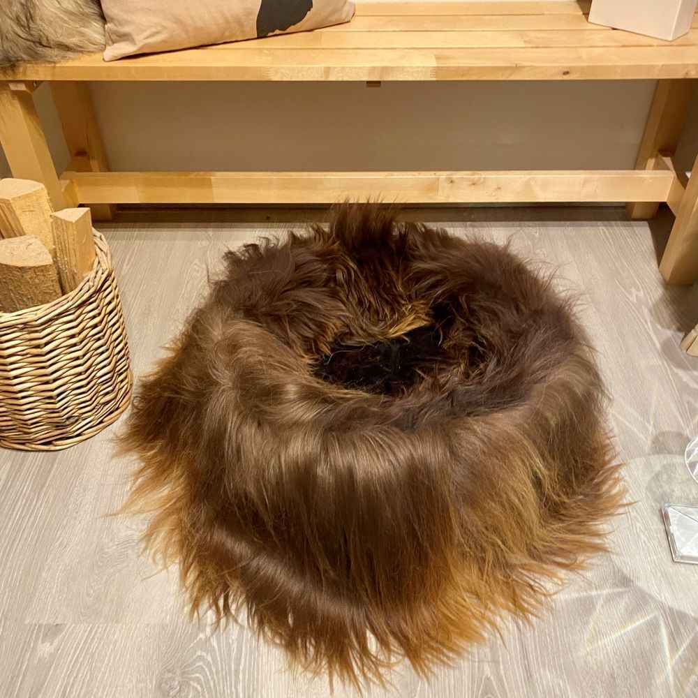 Lammfell Hundebett Braun Island Schaffell - FellHaus