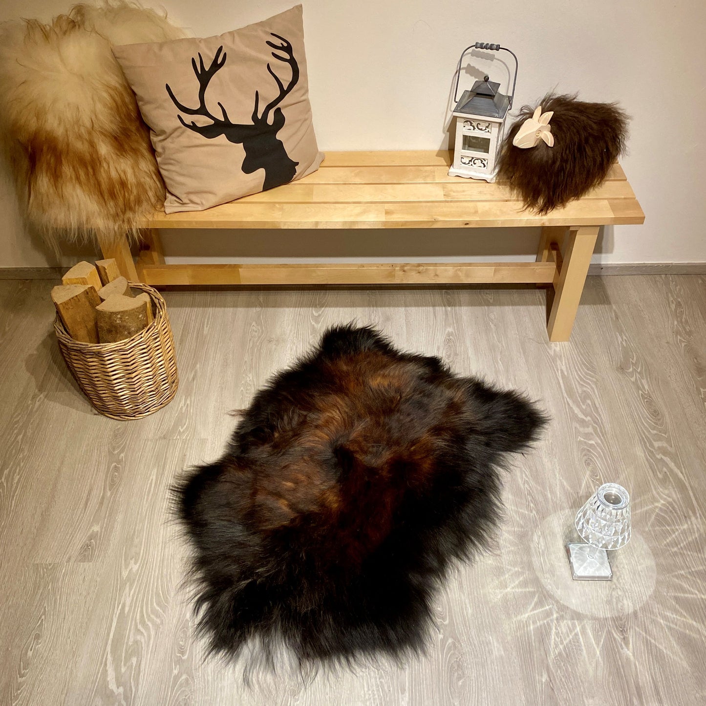 Island Schaffell Einzelstück schwarz gold