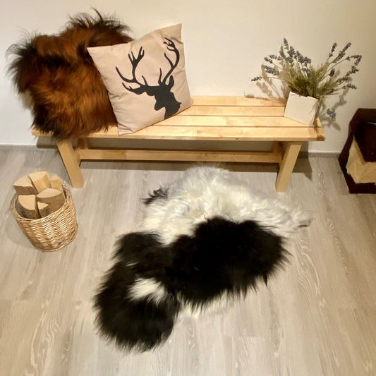 Island Schaffell Einzelstück weiß schwarz