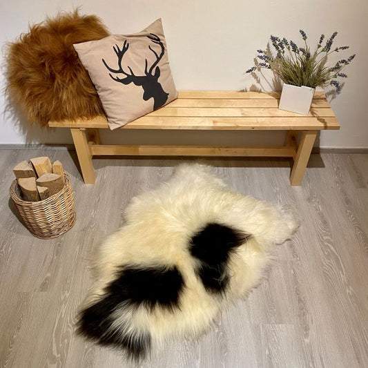 Island Schaffell Einzelstück weiß schwarz gefleckt