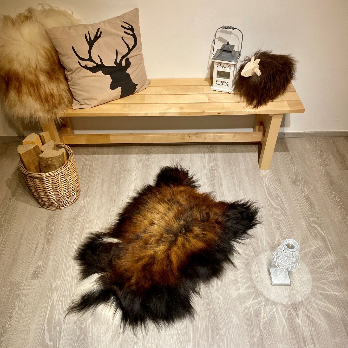 Island Schaffell Einzelstück schwarz gold 