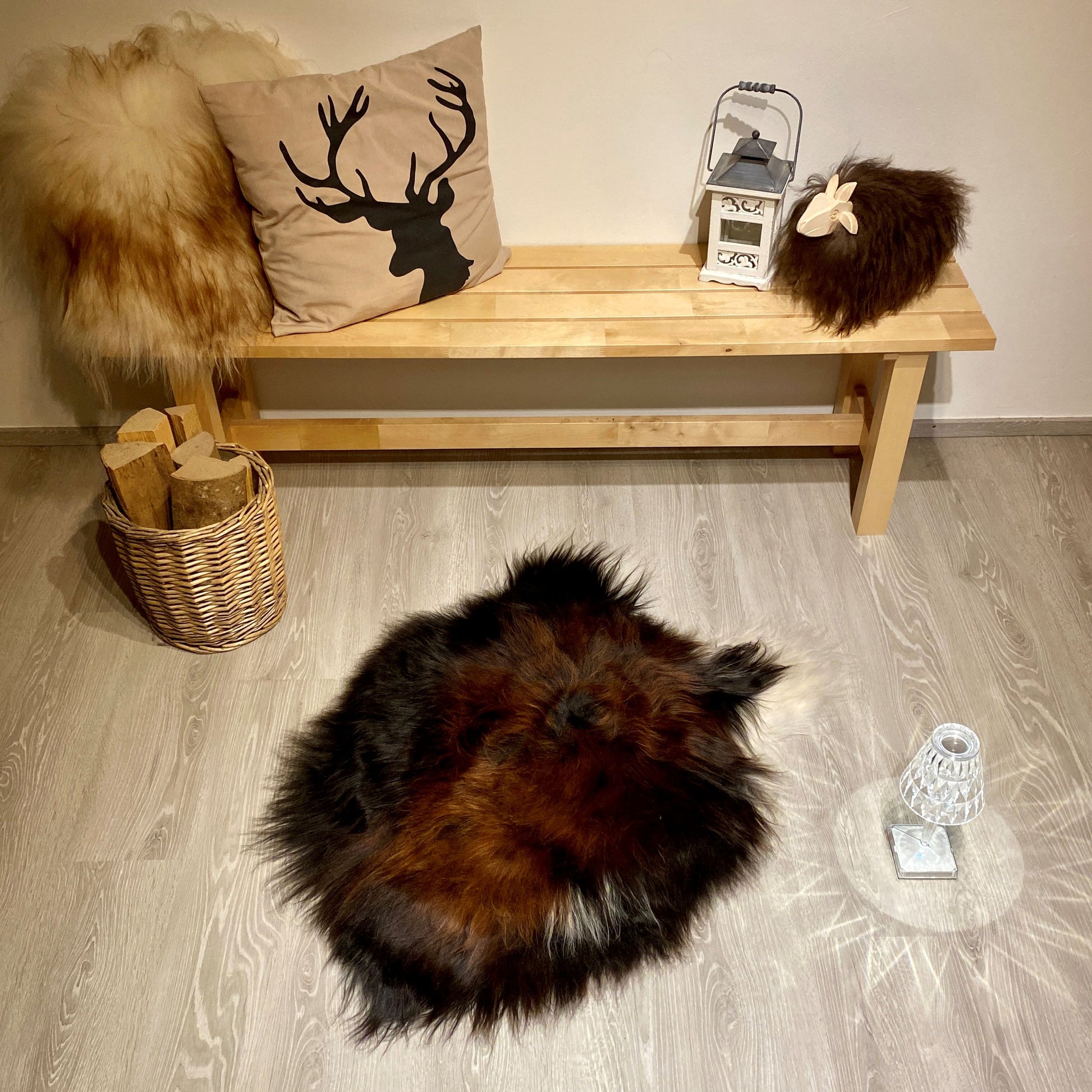 Island Schaffell Einzelstück schwarz gold 