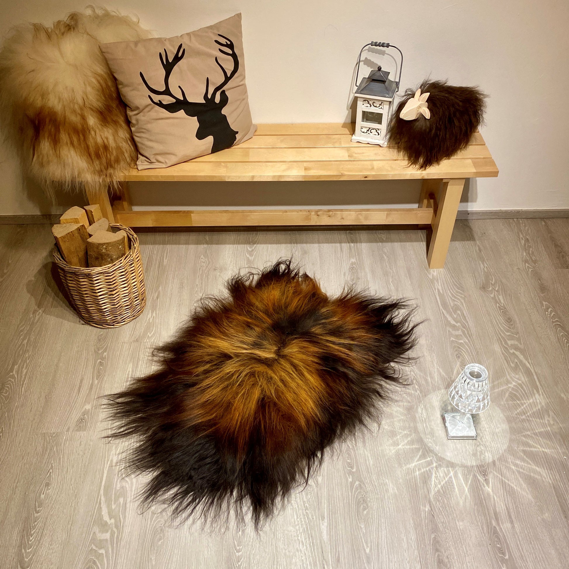 Island Schaffell Einzelstück schwarz gold 