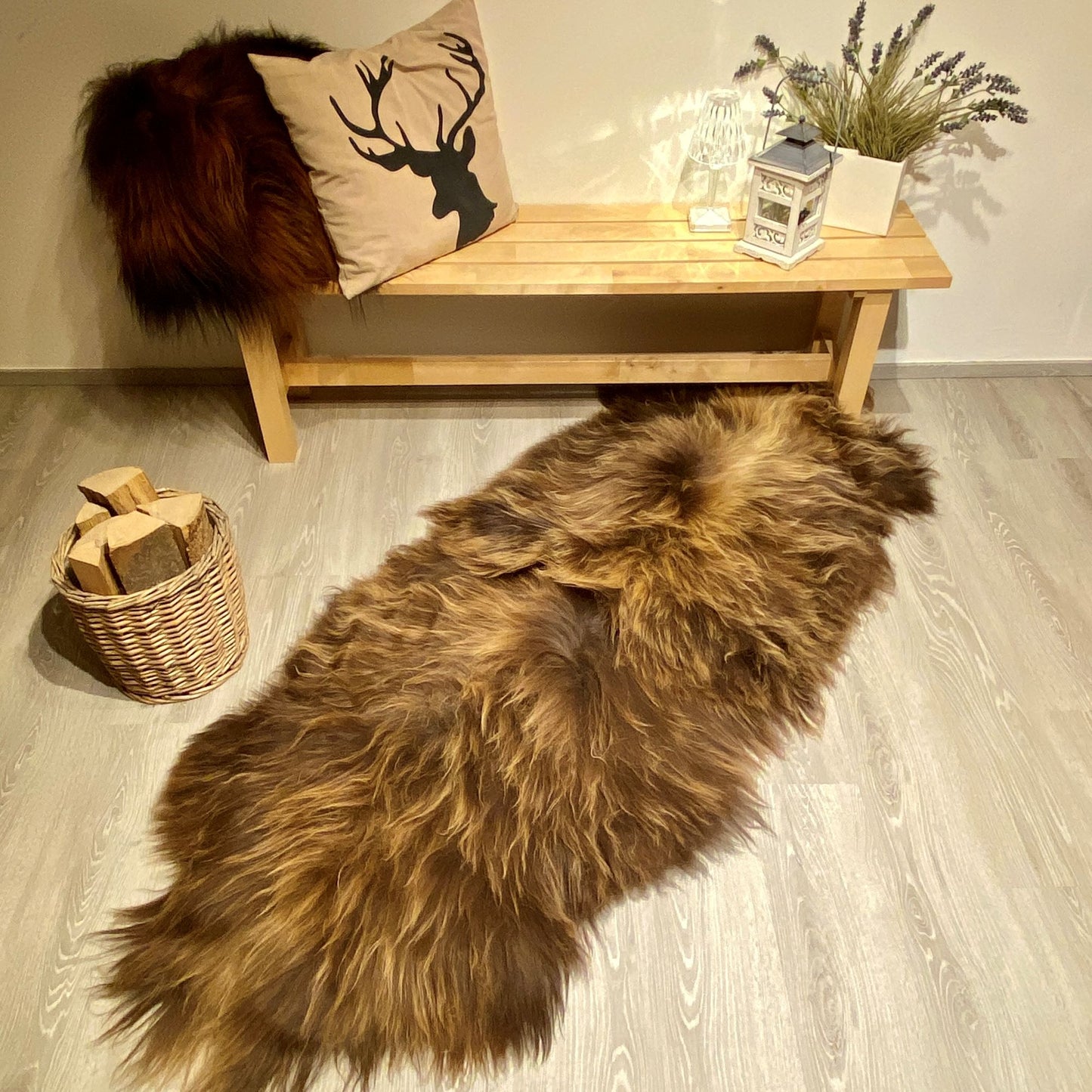 Paklājs/skrējējs no baltas aitādas