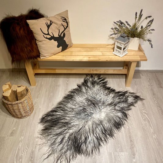 Island Schaffell gelockt weiß mit schwarzen spitzen