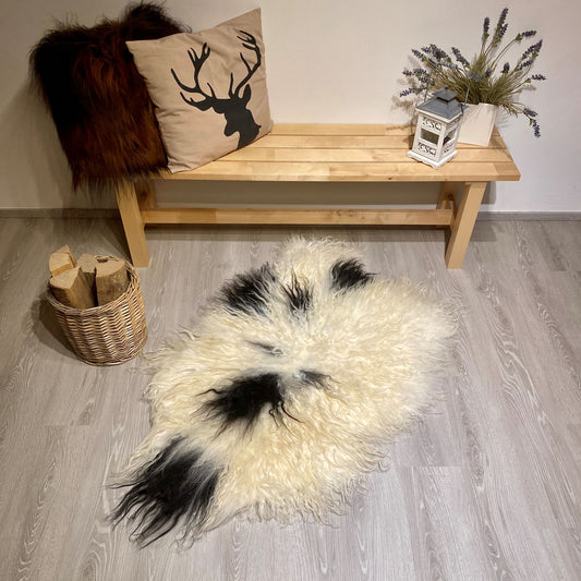 Island Schaffell gelockt weiß schwarz gefleckt