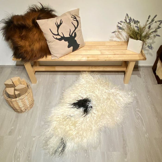 Island Schaffell gelockt Einzelstück weiß schwarz