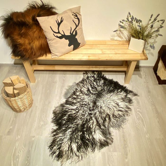 Island Schaffell gelockt Einzelstück schwarz weiß