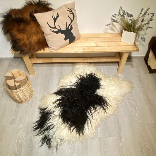 Island Schaffell gelockt Einzelstück weiß schwarz
