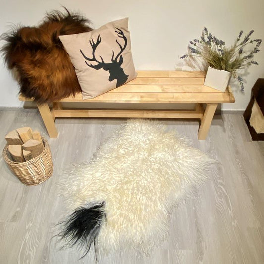 Island Schaffell gelockt Einzelstück weiß schwarz