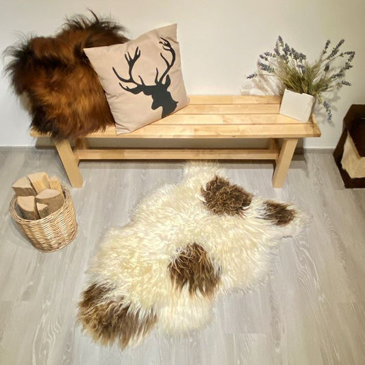 Island Schaffell gelockt Einzelstück weiß braun