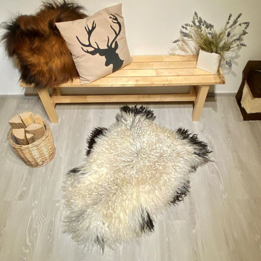 Island Schaffell gelockt Einzelstück weiß schwarz