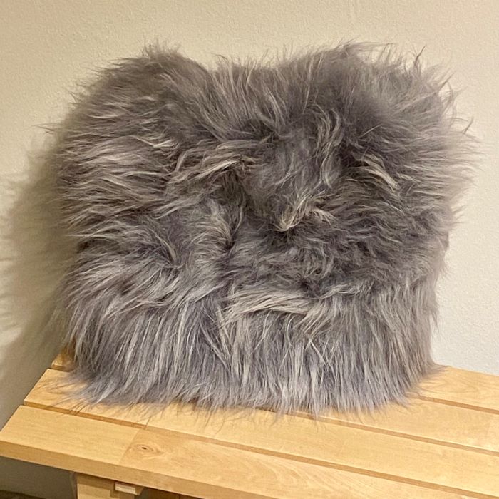 Schaffell Kissen 50x50cm grau