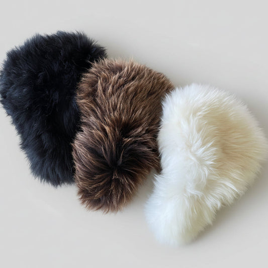 Kollektion_Fahrradsattelueberzug_Schaffell_schwarz_weiss_und_braun