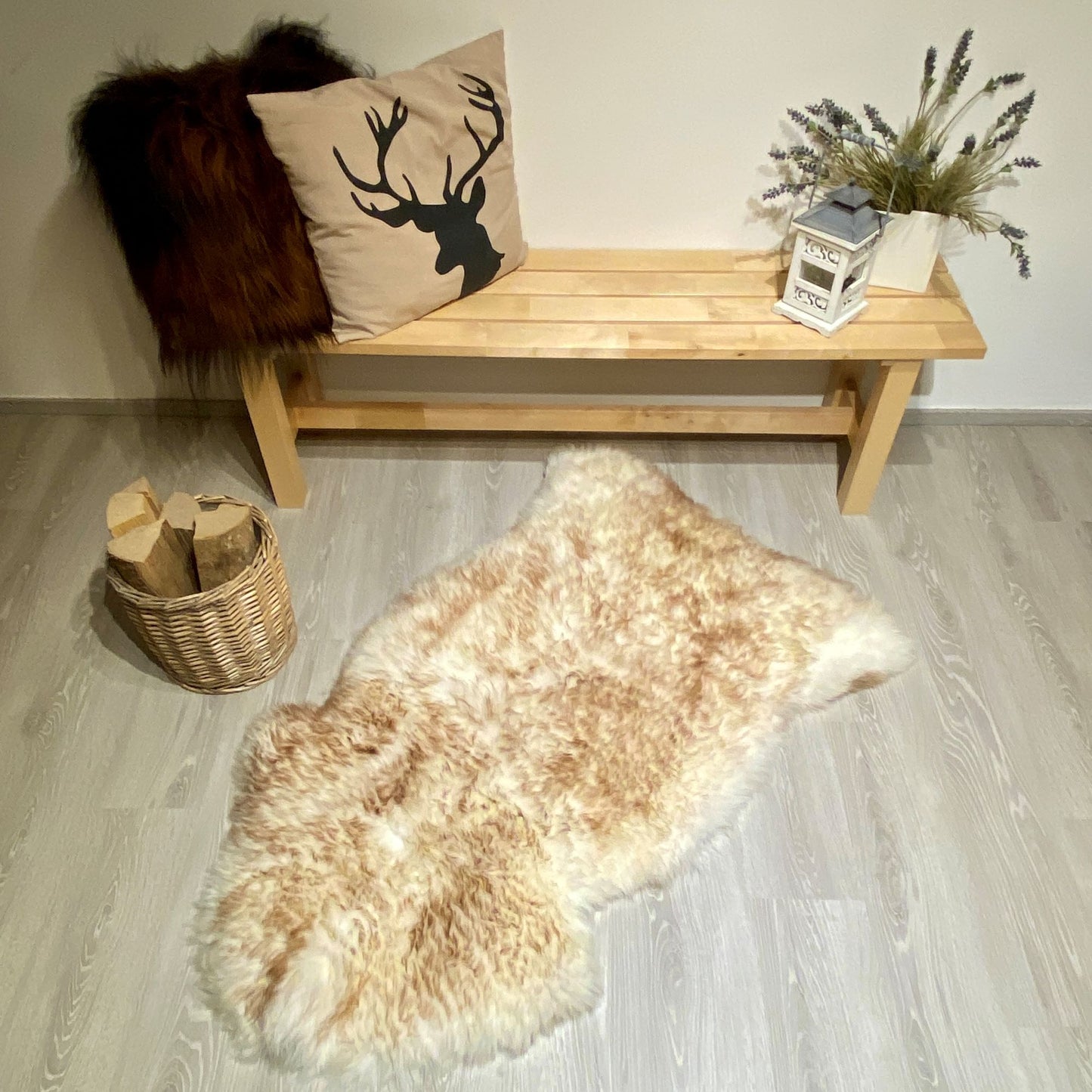 Schaffell Einzelstück 140x80cm weiß mit braunen spitzen