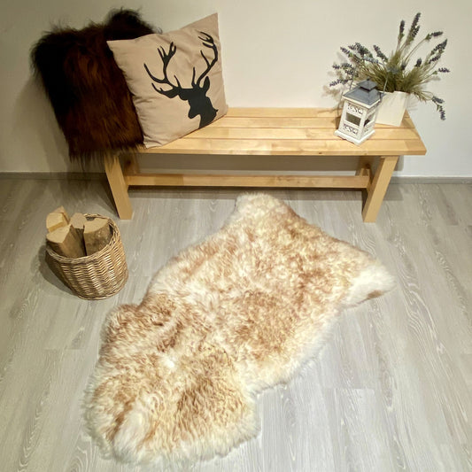 Schaffell Einzelstück 140x80cm weiß mit braunen spitzen