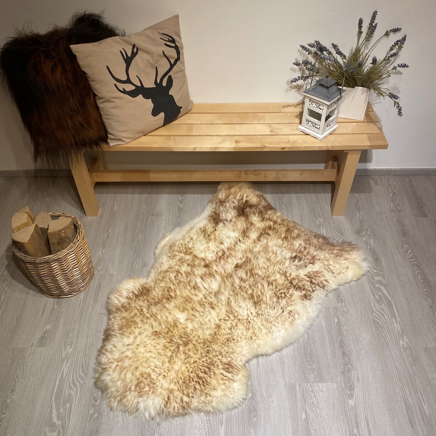 Schaffell Einzelstück 140x80cm weiß mit braunen spitzen