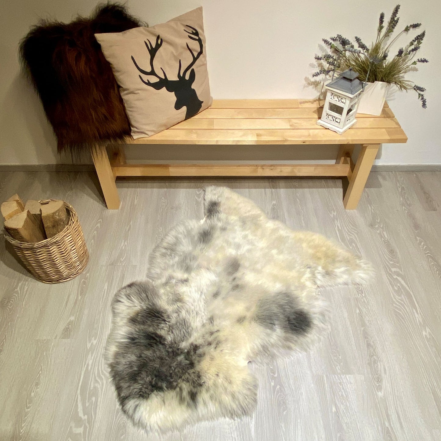 Schaffell Einzelstück weiß grau gefleckt