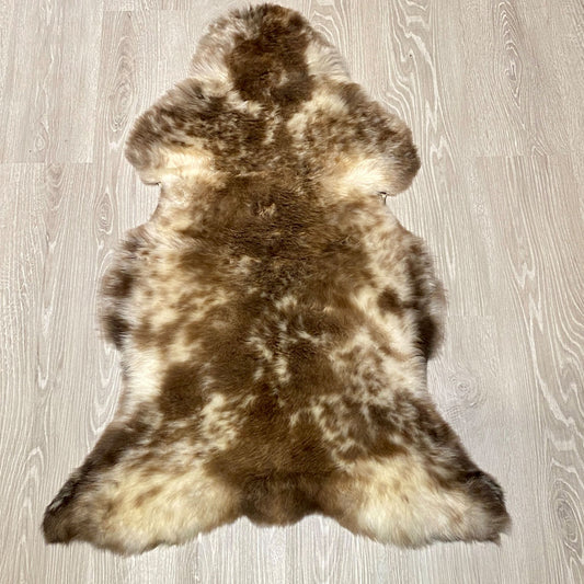 Schaffelll Hundedecke naturweiß braun  gefleckt