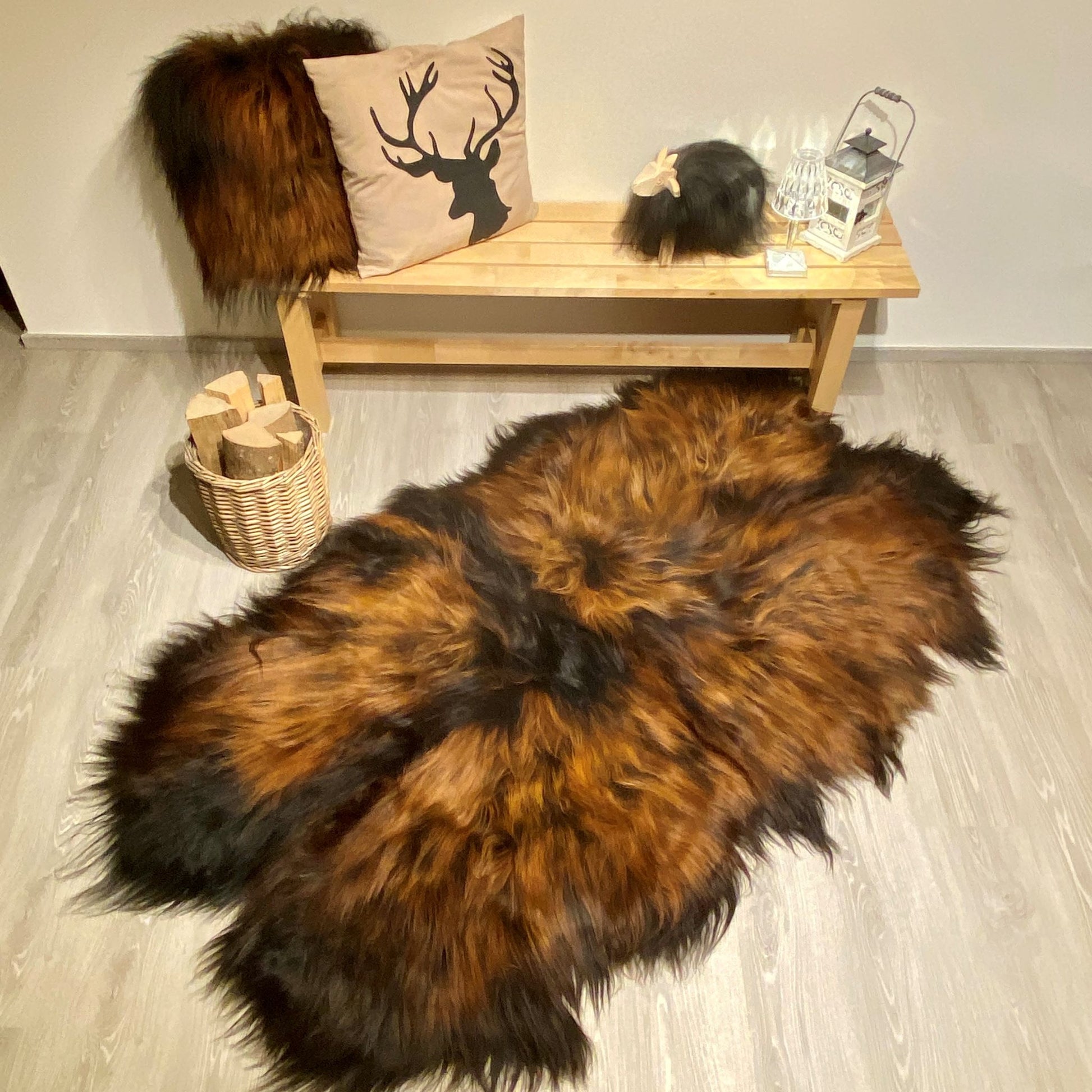 Island Schaffell Teppich aus 4 Fellen 200x110cm schwarz goldbraun