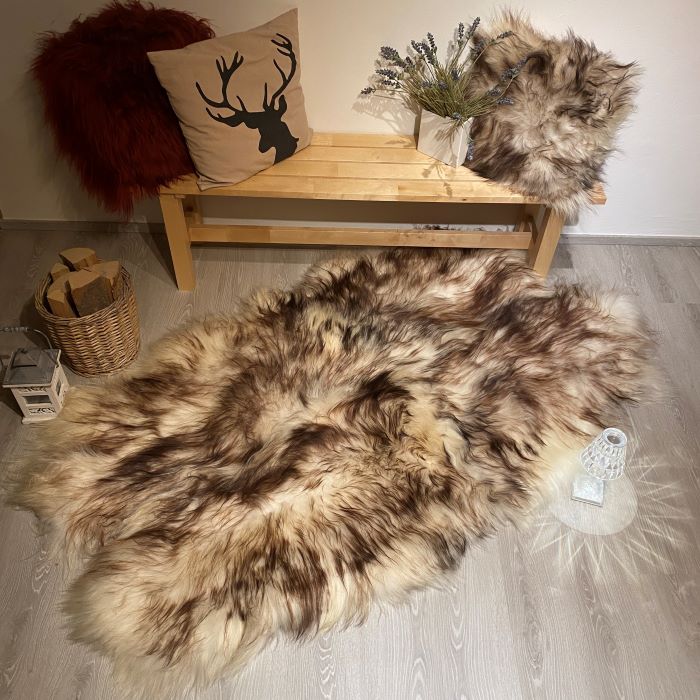 Island Schaffell Teppich aus 4 Fellen Weiß mit braunen Spitzen